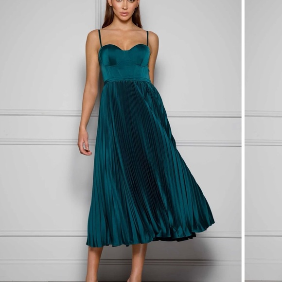 elle zeitoune Dresses & Skirts - Blue Pleated Midi Dress Sweetheart Neckline